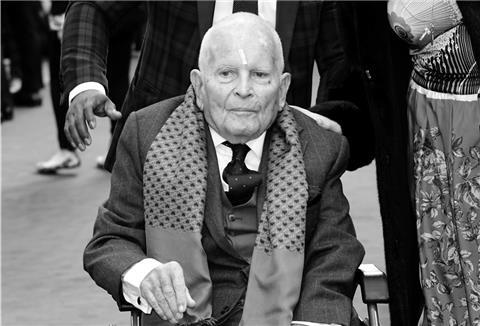 Der britische Schauspieler Ian Holm saß aufgrund seiner Parkinson-Erkrankung im Rollstuhl. Jetzt ist er gestorben.