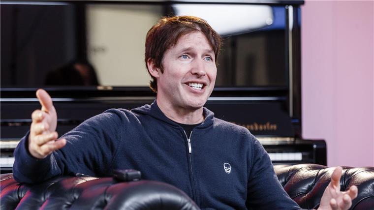Der britische Singer-Songwriter James Blunt vor einem Konzert in Hamburg im Jahr 2020.