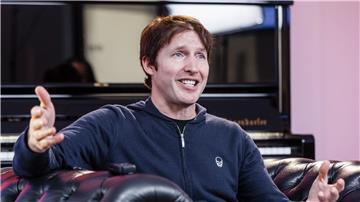 Der britische Singer-Songwriter James Blunt vor einem Konzert in Hamburg im Jahr 2020.
