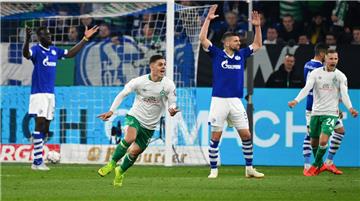 Der Brustlöser: Milot Rashica bejubelt das 1:0 für Werder Bremen.