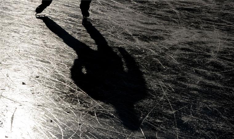 Kirchwalsede: Familie mit Kindern begibt sich auf Bullensee in Gefahr Der Bullensee ist weder für Schlittschuhläufer noch für Fußgänger freigegeben.