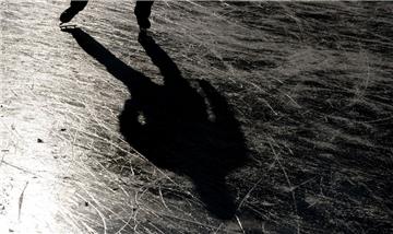 Der Bullensee ist weder für Schlittschuhläufer noch für Fußgänger freigegeben.