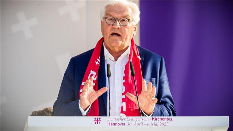 Der Bundespräsident würdigt den Kirchentag als seltene Chance, „dass wir uns aus unseren ideellen Fertighäusern herausbegeben“.