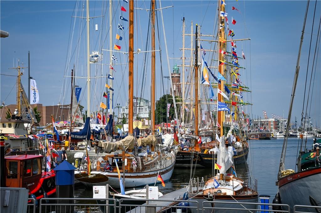 Der bunte Mastenwald im Neuen Hafen.