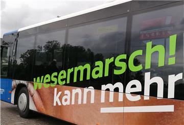 Der Bus, auf dem der neue Wesermarsch-Slogan prangt, soll vor allem auf der Wesersprinter-Linie zwischen Bremerhaven und Oldenburg unterwegs sein.