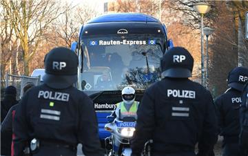 Der Bus des HSV wurde im Februar 2018 umgeleitet, damit er nicht an den Bremer Fans vorbeifahren musste. Bremen will die Fußball-Liga an den Polizeimehrkosten bei Hochrisikospielen beteiligen.