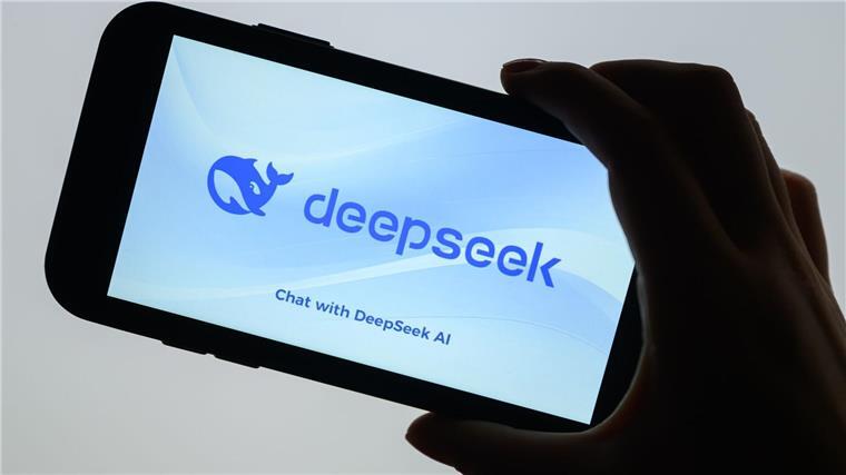 Der chinesische KI-Chatbot DeepSeek steht in zahlreichen Ländern in der Kritik. (Archivbild)