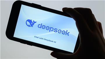 Der chinesische KI-Chatbot DeepSeek steht in zahlreichen Ländern in der Kritik. (Archivbild)