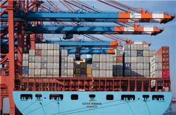 Erfolg: Der Containerumschlag brummt an der Stromkaje. Obwohl auf hohem Niveau, legt er in diesem Jahr um ein Prozent zu.