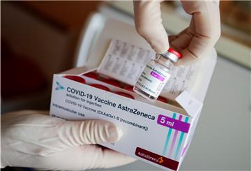 Der Corona-Impfstoff des Herstellers Astrazeneca wird in Deutschland nun auch für Menschen ab 65 Jahren empfohlen.