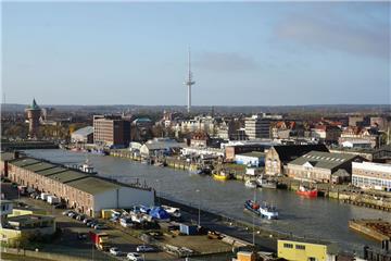 Der denkmalgeschützte Alte Fischereihafen in Cuxhaven gilt als touristisches Schmuckstück im Dornröschenschlaf. Der Cuxhavener Unternehmer Norbert Plambeck als  neuer Eigentümer des Areals will das ändern. Er plant eine Mischung aus  Tourismus, Gewerbe und Gastronomie. 
