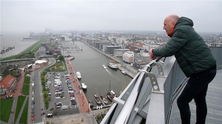Dieser CDU-Politiker will Regierungschef im Land Bremen werden Der designierte CDU-Spitzenkandidat für die Bürgerschaftswahl, Carsten Meyer-Heder, bei seinem Besuch auf der Plattform des Sail-City-Hotels: „Ich bin beeindruckt, was hier alles entstanden ist.“