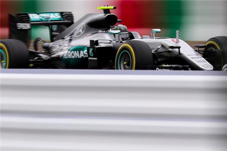 Der deutsche Formel-1-Pilot Nico Rosberg im Mercedes AMG GP während der Qualifikation für den Großen Preis von Japan.  