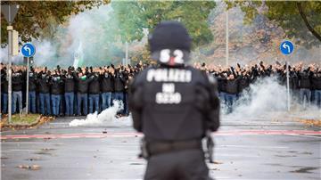 Der deutsche Fußball erarbeitet Vorschläge gegen Gewalt rund um die Spiele.