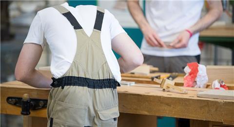 Der Deutsche Gewerkschaftsbund (DGB) sieht Mängel bei der Arbeitszeit von Auszubildenden im Land Bremen.