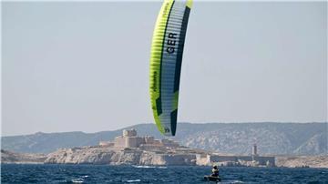 Der Deutsche Jannis Maus feiert mit den Kitesurfern Olympia-Premiere.