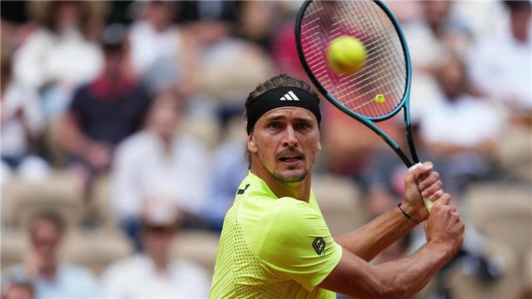 Mario-Kart-Spieler gegen Radfahrer Der deutsche Tennis-Profi Alexander Zverev spielt gerade bei einem großen Turnier in Paris. In der Stadt ist er dabei allerdings kaum unterwegs.