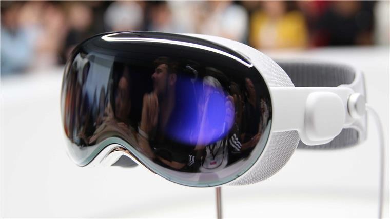 Metaverse: Deutsche Wirtschaft steht noch auf der Bremse Der Digitalverband Bitkom erwartet, dass die Computerbrille Apple Vision Pro die Nutzung des Metaverse in Unternehmen vorantreibt (Archivbild).