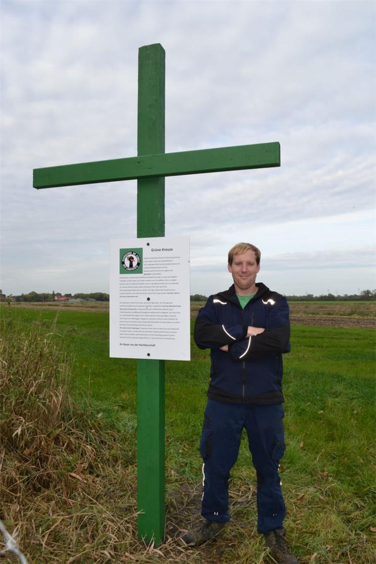 Der Druck auf die Landwirtschaft ist riesig. Auch Bio sei keine rettende Insel mehr, sagt Jens Griemsmann, Bio-Bauer aus Bülkau. Mit grünen Kreuzen drücken die Bauern derzeit ihren „stillen Protest“ aus.