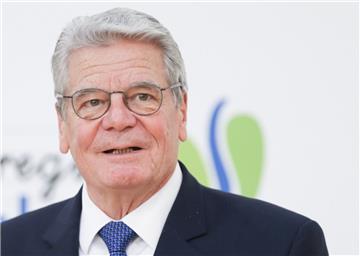 Der ehemalige Bundespräsident Joachim Gauck ist an der Ostsee mit einem Boot gekentert.