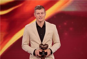 Der ehemalige Fußball-Weltmeister Toni Kroos hilf schwer kranken Kindern.