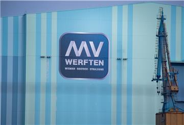 Der Eigner der insolventen MV Werften, Genting Hongkong, erwägt einen Insolvenzantrag.