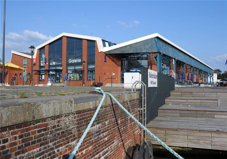 Facelifting für den Fischbahnhof in Bremerhaven Alles soll offener werden: Der Eingangsbereich des Forums Fischbahnhof wird modernisiert. Damit wird die mehrjährige Umbauphase abgeschlossen, die mit dem Seefischkochstudie begonnen hatte.