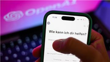 Der Einsatz von KI-Software schlägt der Studie zufolge vor allem auf Einstiegsjobs für junge Arbeitnehmer durch. (Archivbild)