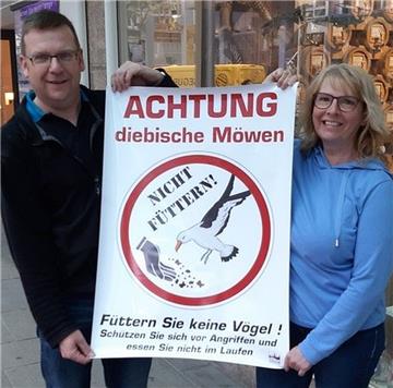 Der Einzelhandel erinnert daran, in der Innenstadt keine Möwen zu füttern. 