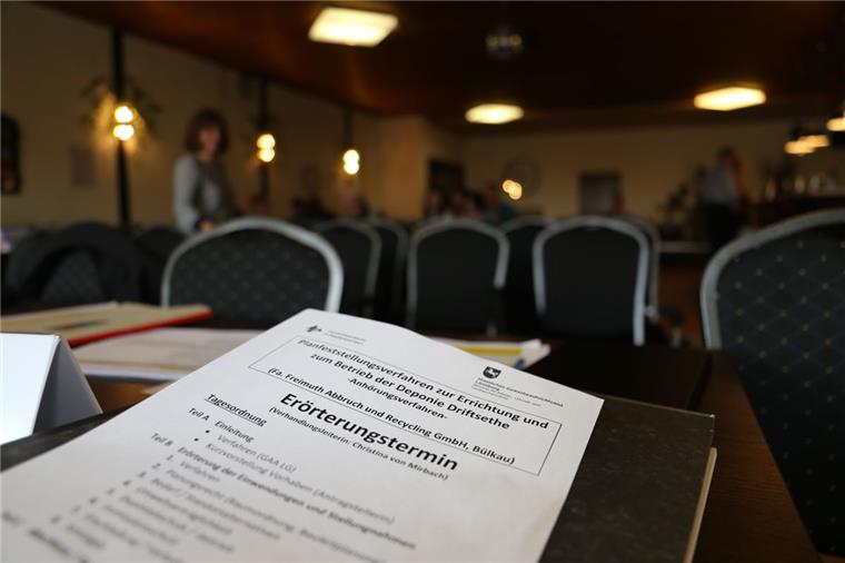 Der Erörterungstermin in Uthlede ist abgeschlossen: Am Dienstag und Mittwoch standen dort während der Veranstaltung der Gewerbeaufsicht die Einwendungen gegen die geplante Deponie in Driftsethe im Mittelpunkt.
