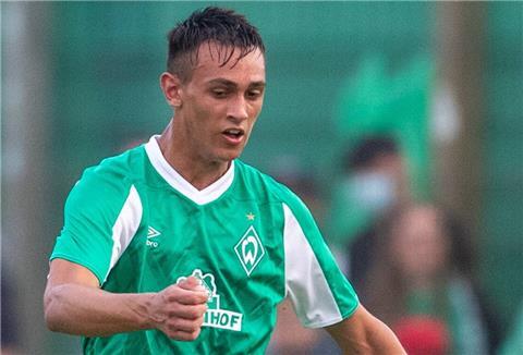 Der erst 16 Jahre alte Fabio Chiarodia gab im Testspiel gegen den FC Oberneuland sein Debüt bei den Werder-Profis. 