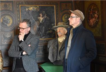 Der Erste Kreisrat Friedhelm Ottens (links) und Dr. Thomas Overdick, Geschäftsführer des Museumsverbandes Niedersachsen und Bremen, im Allmershaus.
