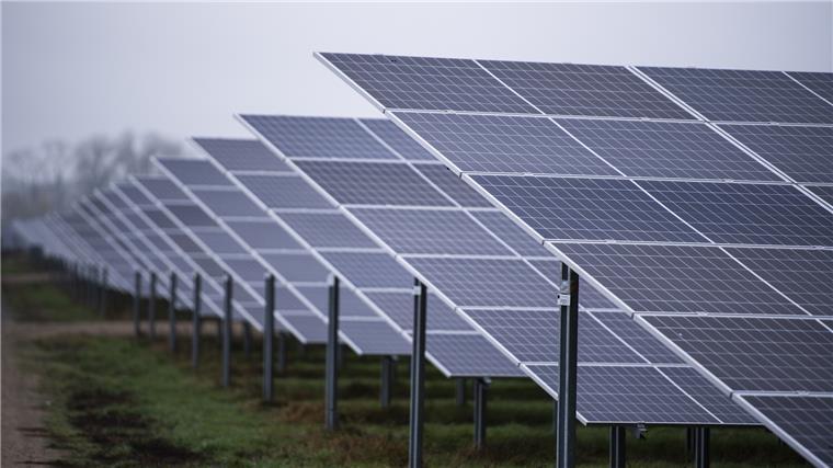 Der erste Solarpark in der Gemeinde Schiffdorf soll an der Autobahnabfahrt Debstedt gebaut werden.