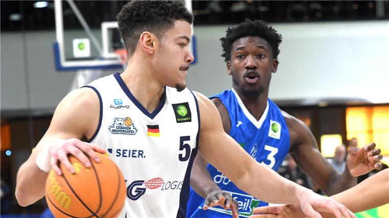 Bei den Eisbären reißt in der zweiten Halbzeit komplett der Faden Der Ex-Karlsruher Jarelle Reischel (links) hatte in der zweiten Halbzeit drei Ballverluste.
