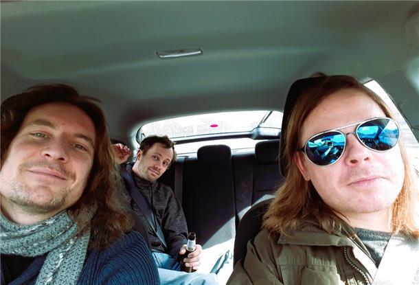 Der Ex-Tossenser Niklas Turmann (links) gehört zu dem Trio Mutetten, das am morgigen Donnerstag ab 19.30 Uhr in der Konzertmuschel spielt.