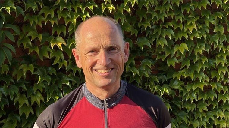 Der Experte Steffen Brand ist Orthopäde und ehemaliger Leistungssportler. Er wurde bei den Olympischen Spielen 1992 in Barcelona Fünfter über 3.000 Meter Hindernis.