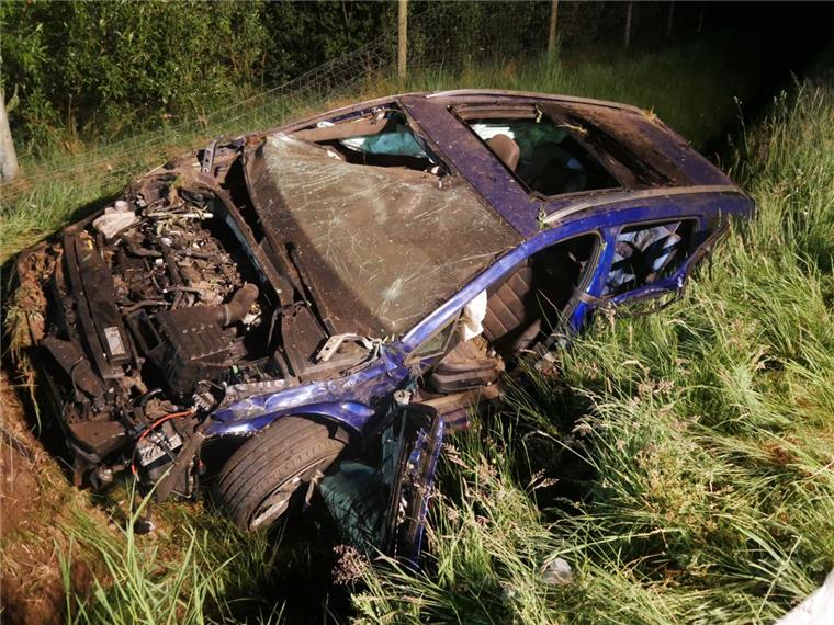 Golf-Fahrer stirbt bei Unfall auf der Autobahn 1 unweit von Sittensen Der Fahrer des Golf kam bei dem Unfall, der sich Sonnabendnacht auf der A 1 ereignete, ums Leben.