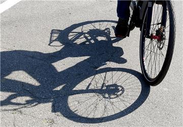 Der Fahrer eines E-Bikes ist bei einem Unfall in der Gemeinde Kirchwalsede schwer verletzt worden.