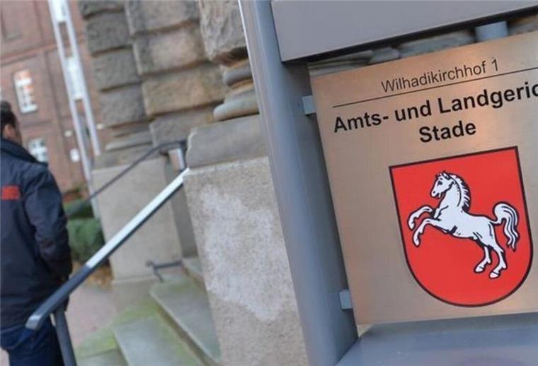 Der Fall wurde im Schwurgerichtssaal des Landgerichts Stade verhandelt.
