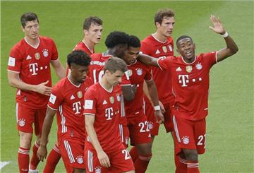Der Favorit hat sich durchgesetzt: Hier jubeln die Bayern über das zwischenzeitliche 2:0 durch Serge Gnabry.