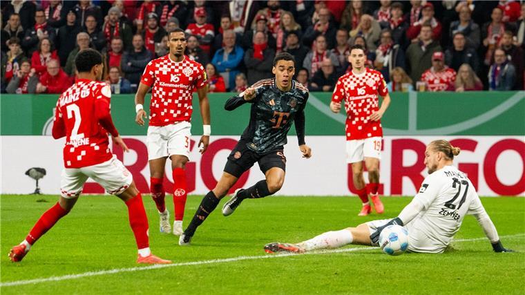 Musiala-Gala in Mainz: Bayern locker im Pokal-Achtelfinale Der FC Bayern München hat mit einem klaren Sieg bei Mainz 05 das Pokal-Achtelfinale erreicht.