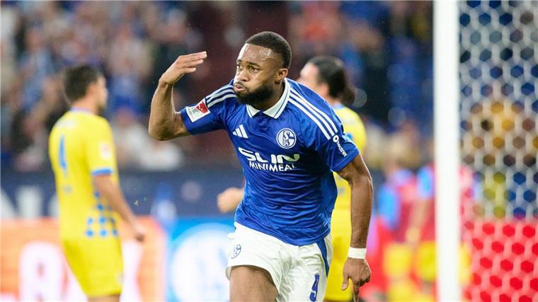Der FC Schalke 04 um Moussa Sylla hat zum Auftakt der 2. Bundesliga gegen Eintracht Braunschweig gewonnen.