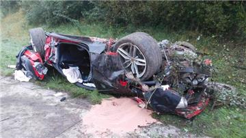 Der Ferrari wurde bei dem Unfall auf der A7 komplett zerstört. 