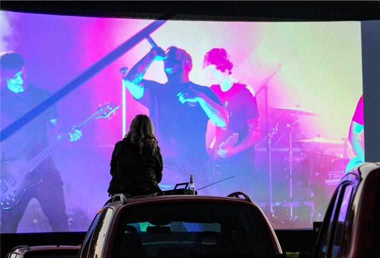Der Festival-Sommer ist Corona-bedingt ins Wasser gefallen. In Tarmstedt hat der Verein "Rock den Lukas" sein Konzert deshalb ins oder aufs Auto verlegt.