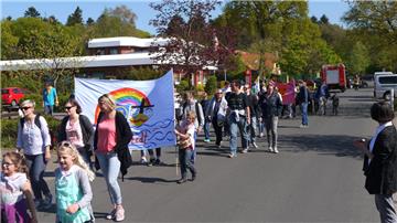 Der Festumzug zum Kinderkirchentag.