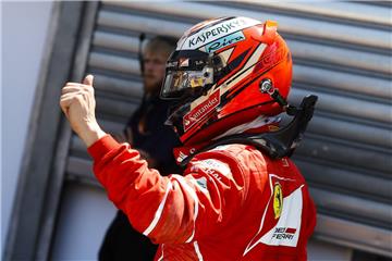 Der Finne Kimi Räikkönen vom Team Scuderia Ferrari freut sich über die Pole Position. 