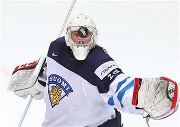 Der finnische Torwart  Mikko Koskinen in Aktion.