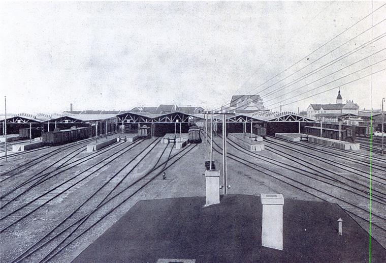 Der Fischbahnhof mit seinen Laderampen. An jedem Gleis war der Bestimmungsort angeben wie Frankfurt oder München. Das Foto stammt aus dem Jahr 1925. 