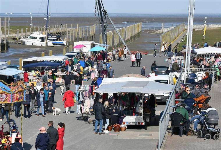 Der Flohmarkt am Dorum-Neufelder Kutterhafen 2022.