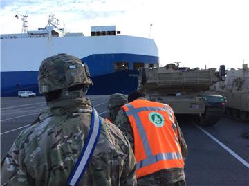 Der Frachter &quot;Resolve&quot; war am Mittwoch frühzeitig im Hafen angekommen.